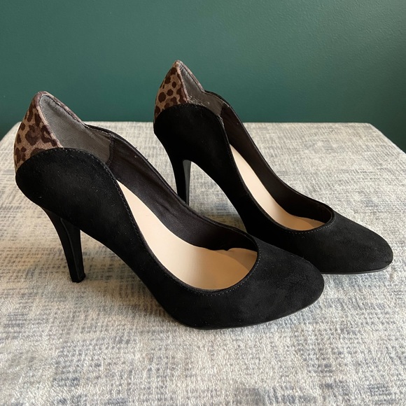 Size 7.5 Fergulicious Black pumps, faux suede - Picture 1 of 8